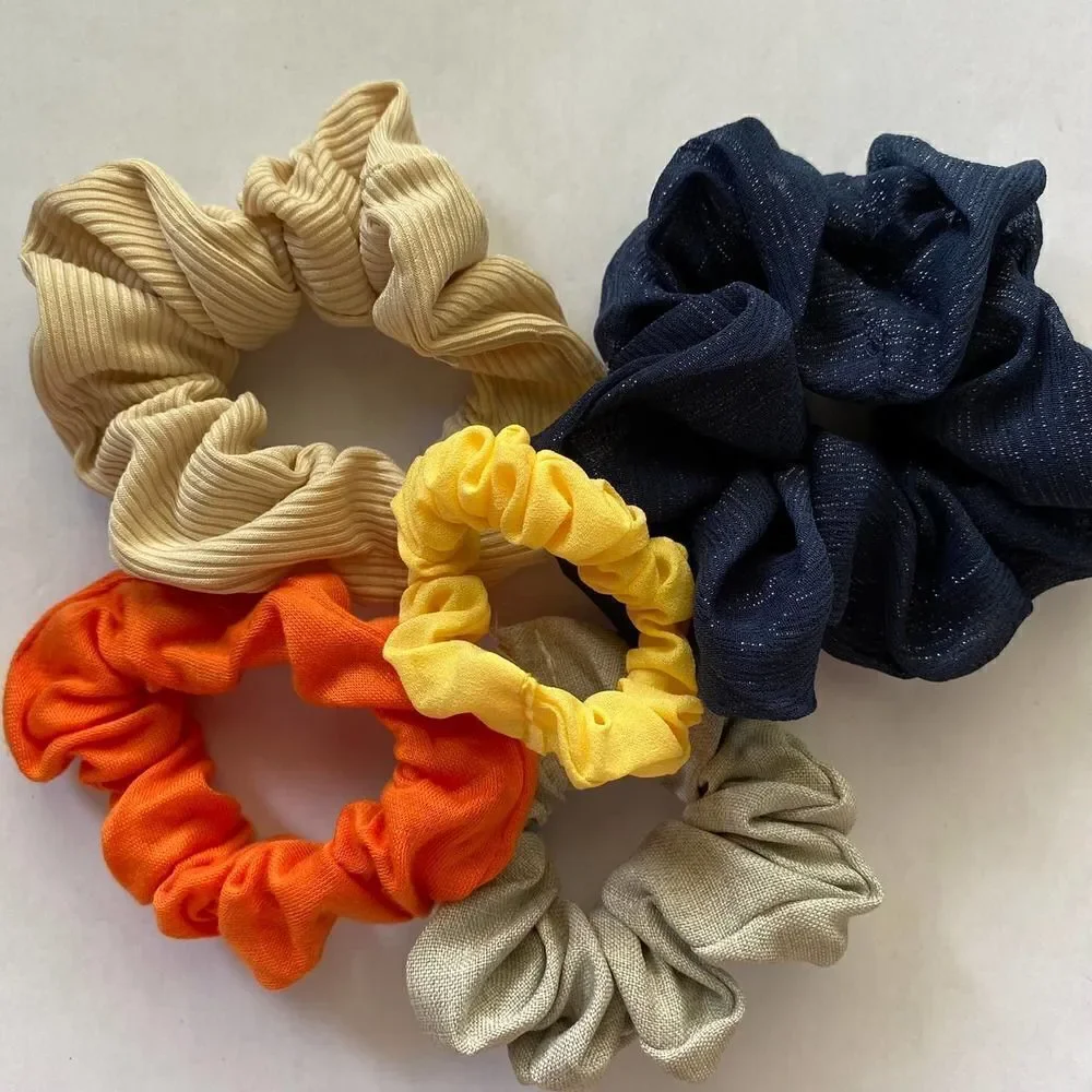 𝅺Set of 5 Scrunchies